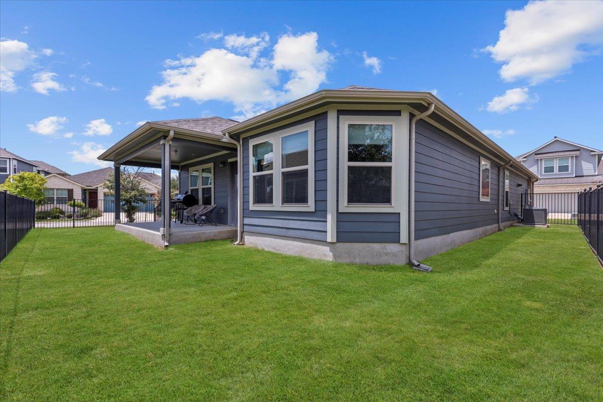 103 Simon, Kyle, TX 78640
