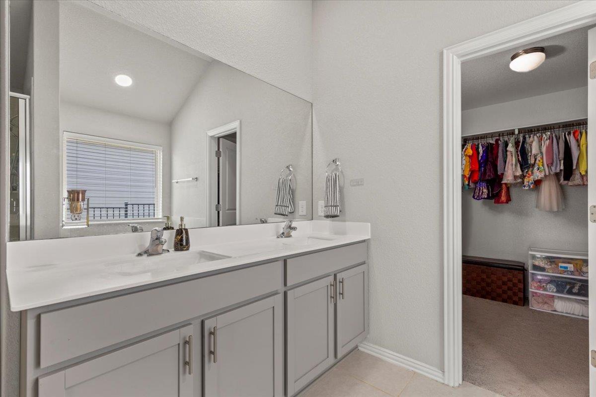 103 Simon, Kyle, TX 78640