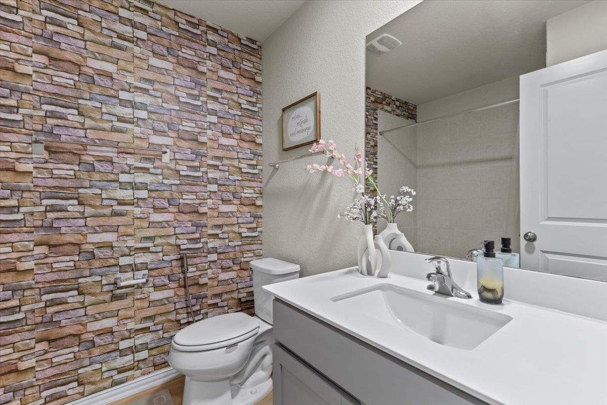 103 Simon, Kyle, TX 78640