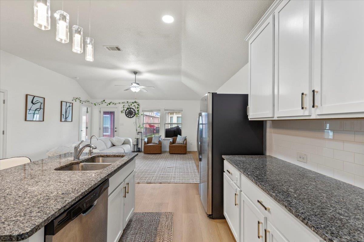 103 Simon, Kyle, TX 78640