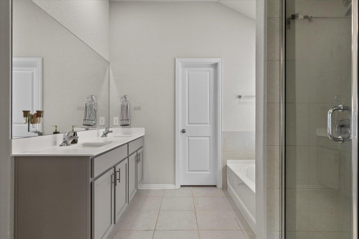 103 Simon, Kyle, TX 78640