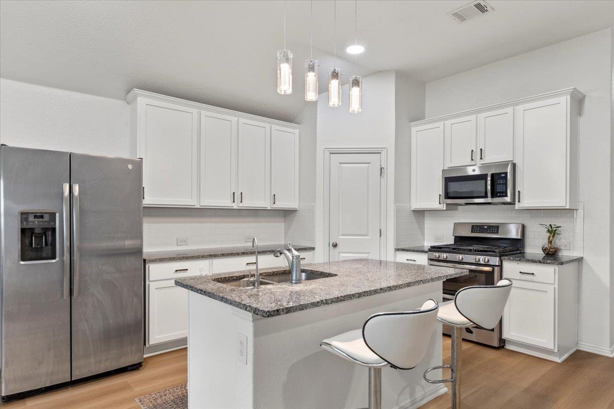 103 Simon, Kyle, TX 78640