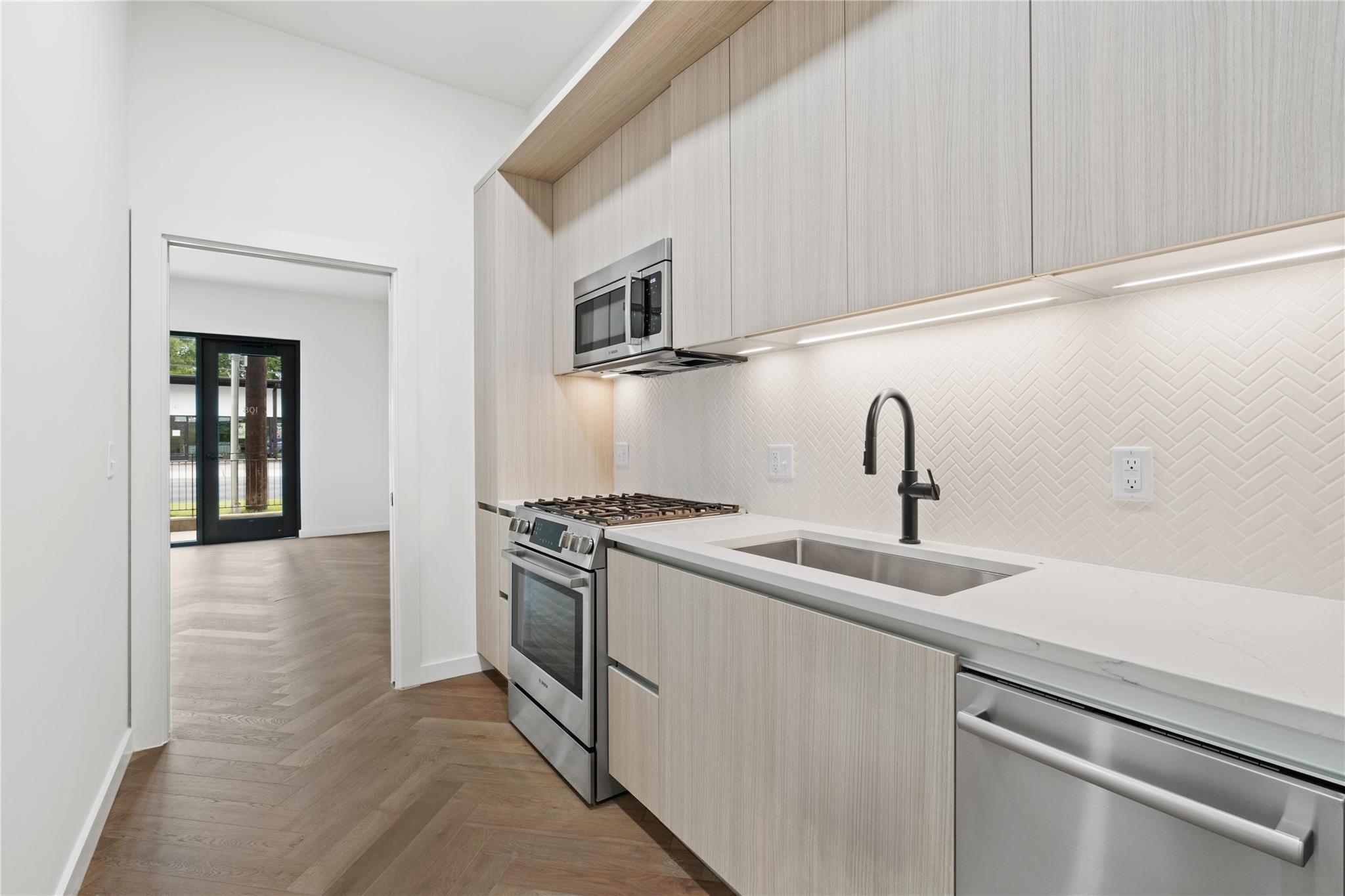 2209 S 1st St # 108, Austin, TX 78704