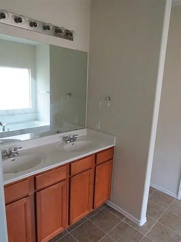 566 Quarter Ave, Buda, TX 78610