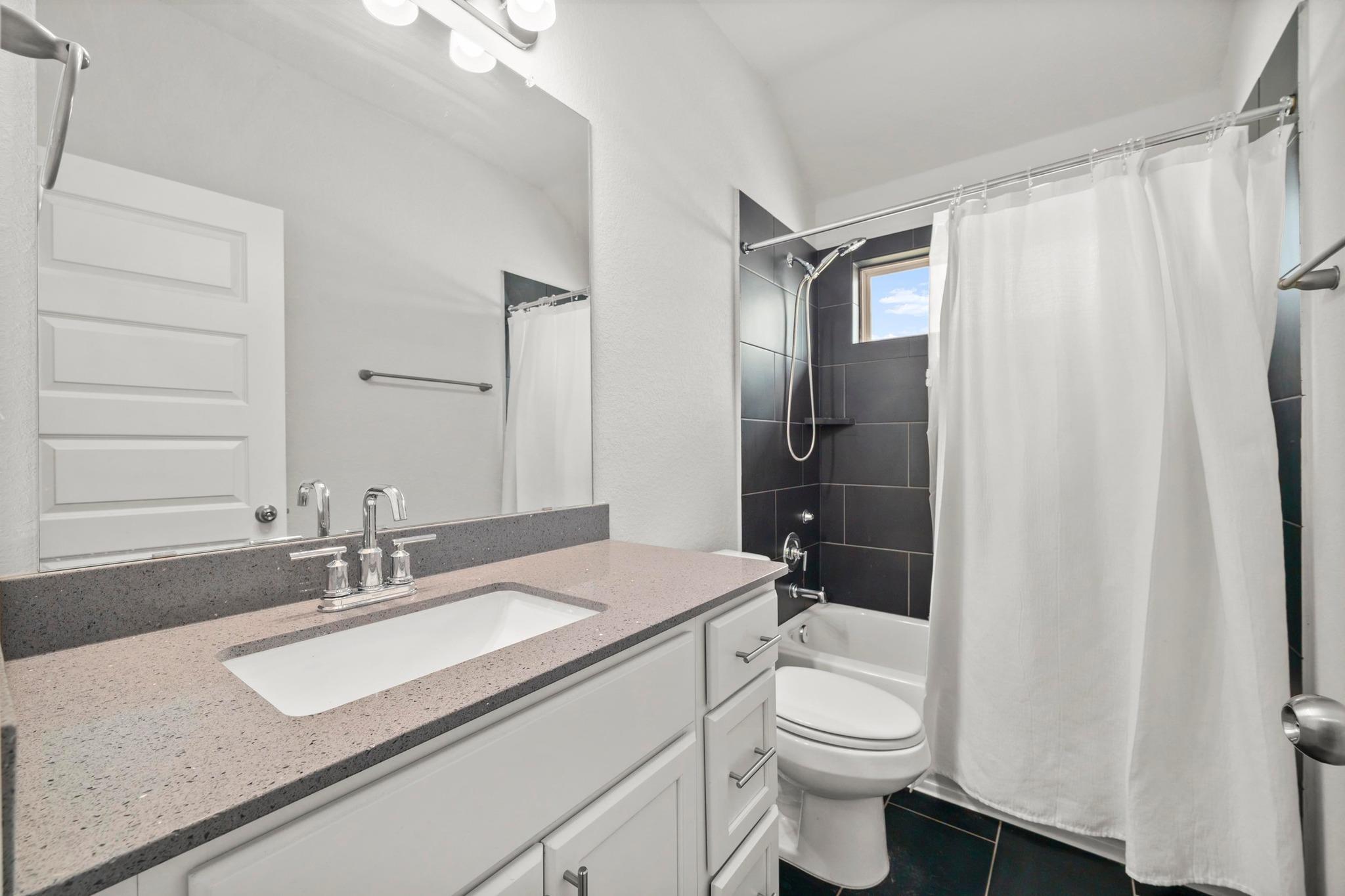 352 Backstays Loop, Kyle, TX 78640