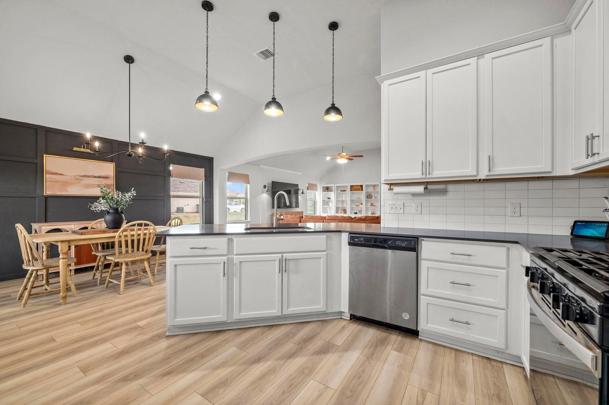 352 Backstays Loop, Kyle, TX 78640