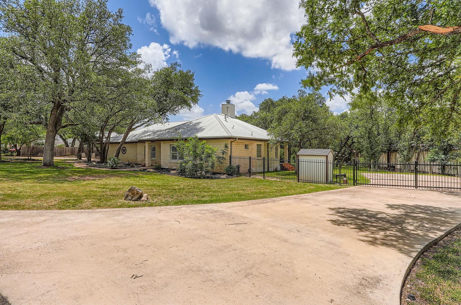 4 Longhorn Dr, Round Rock, TX 78681