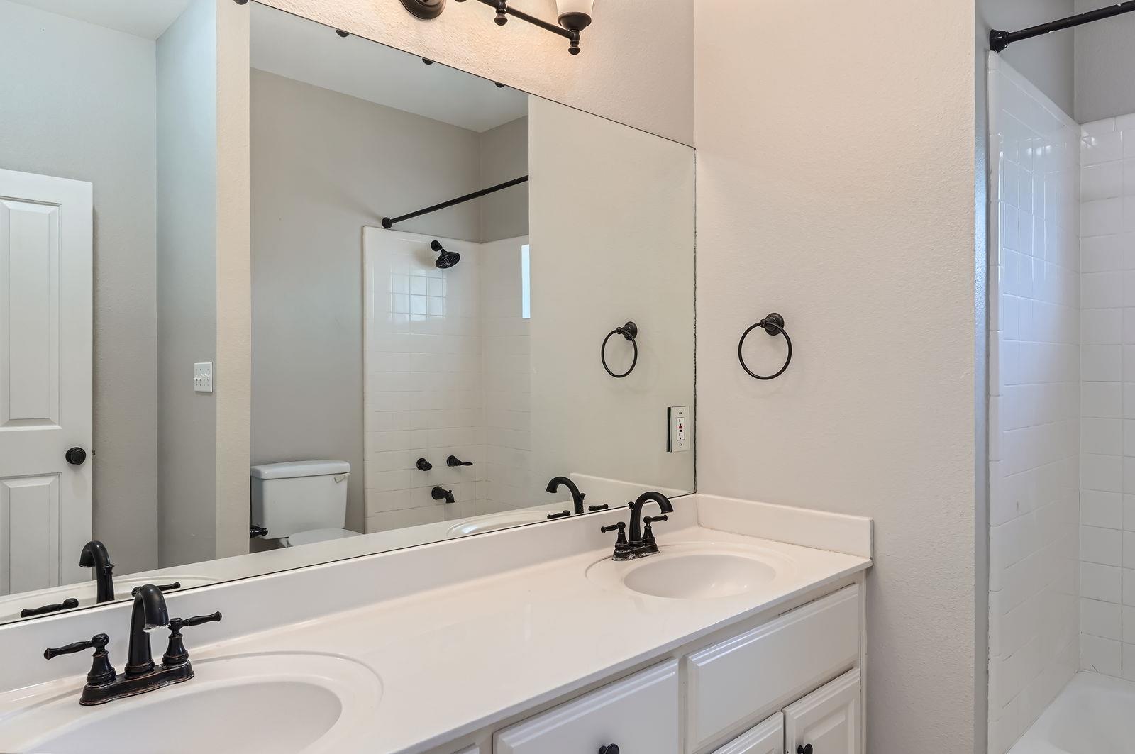 4 Longhorn Dr, Round Rock, TX 78681