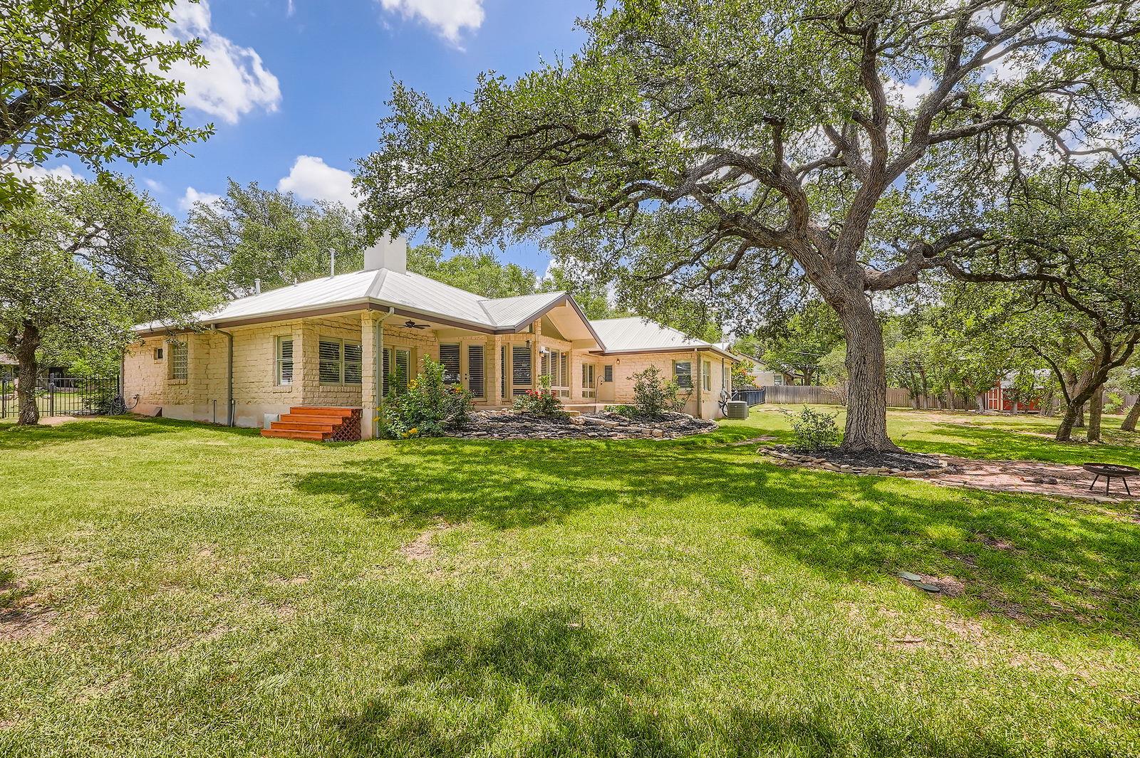 4 Longhorn Dr, Round Rock, TX 78681