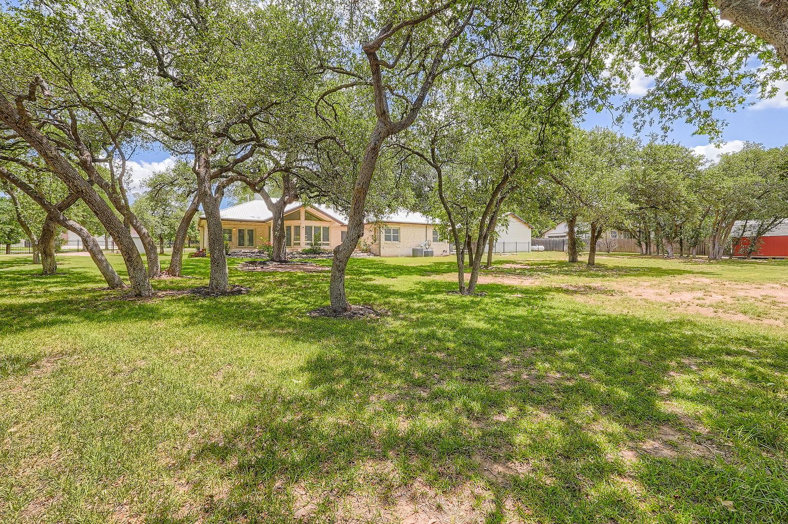 4 Longhorn Dr, Round Rock, TX 78681