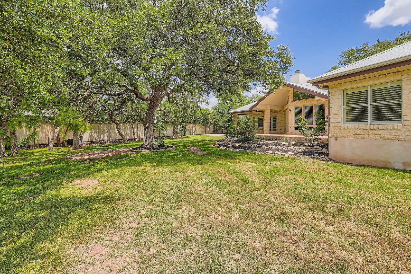 4 Longhorn Dr, Round Rock, TX 78681
