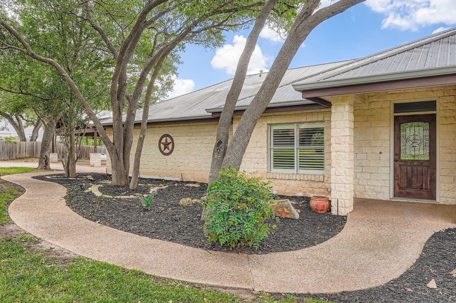 4 Longhorn Dr, Round Rock, TX 78681