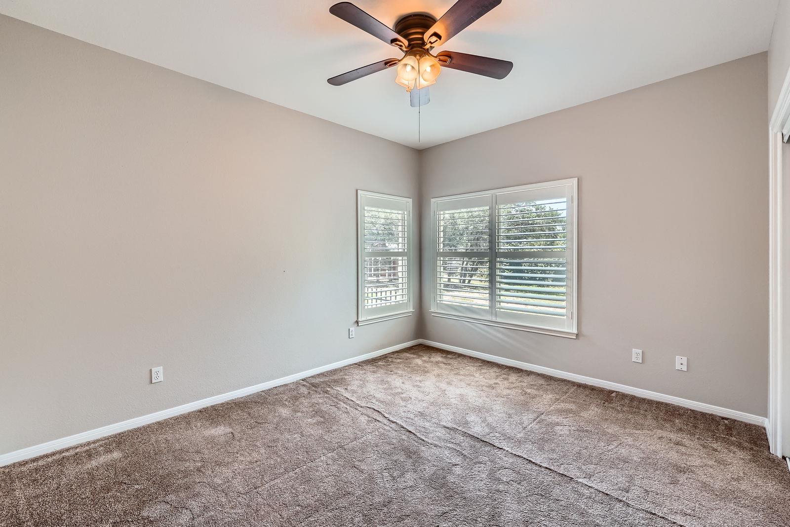 4 Longhorn Dr, Round Rock, TX 78681