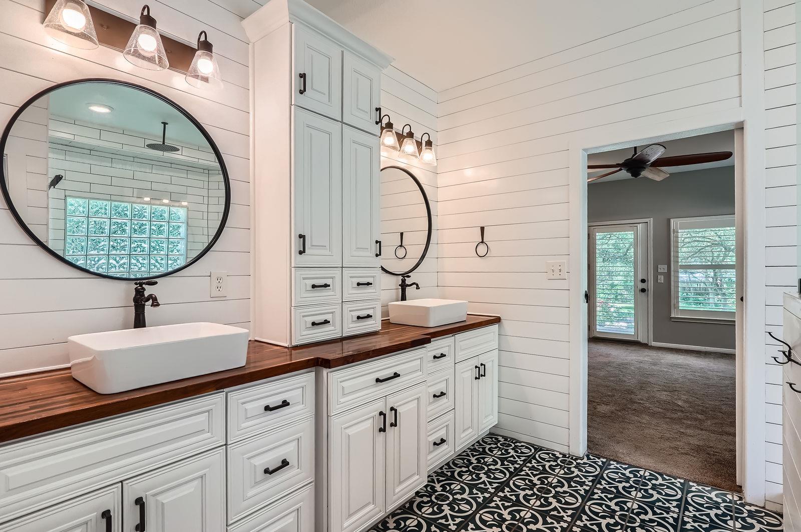 4 Longhorn Dr, Round Rock, TX 78681