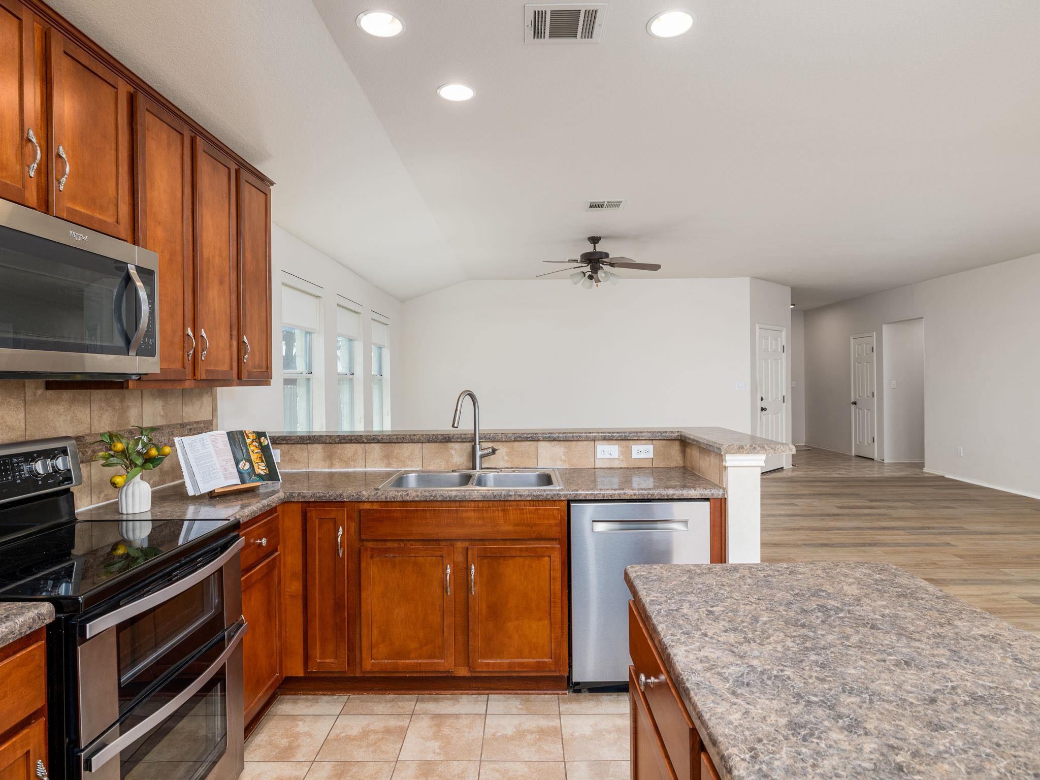 7817 Little Deer Trl, Georgetown, TX 78628