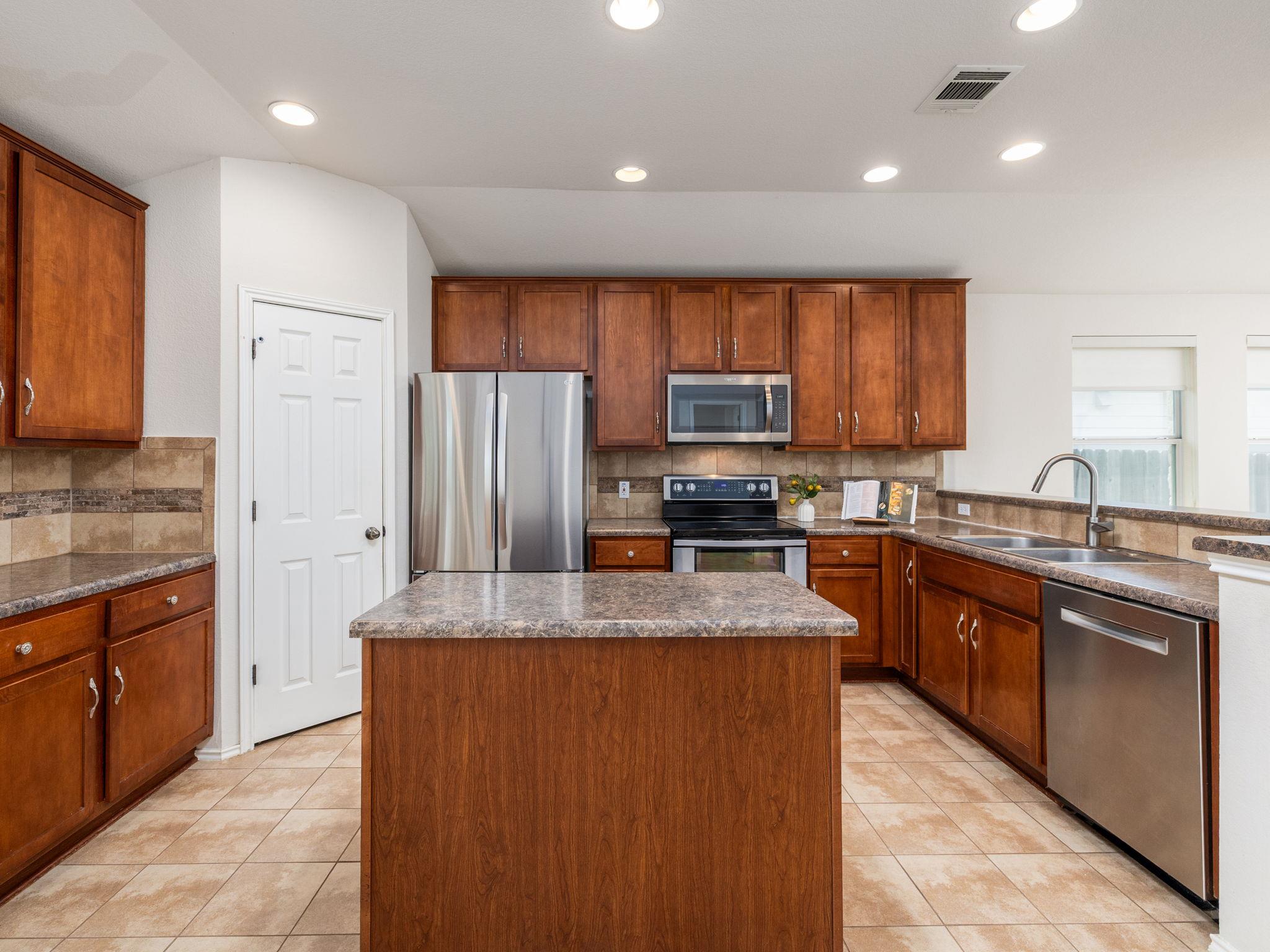 7817 Little Deer Trl, Georgetown, TX 78628
