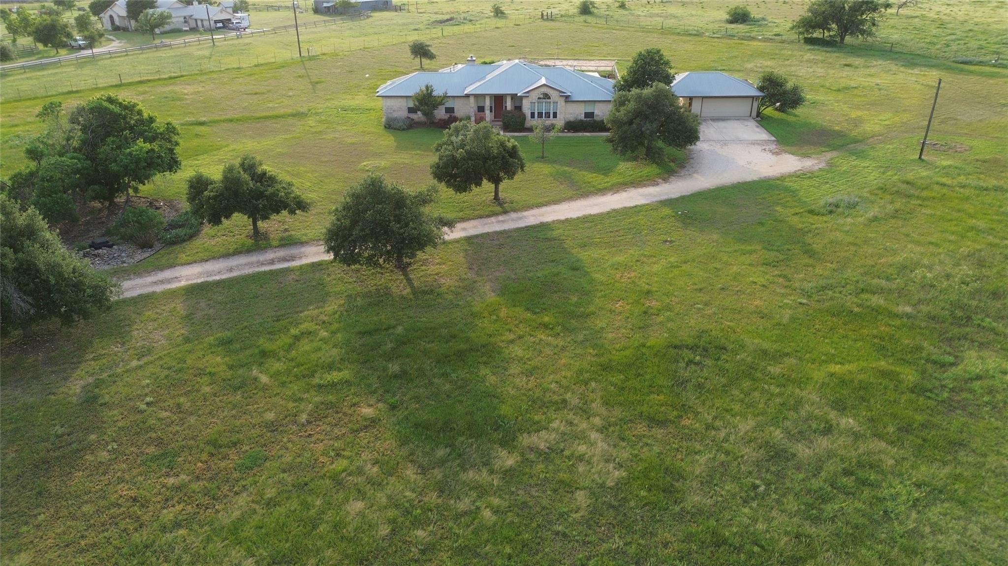 400 Hyview Ln, Hutto, TX 78634