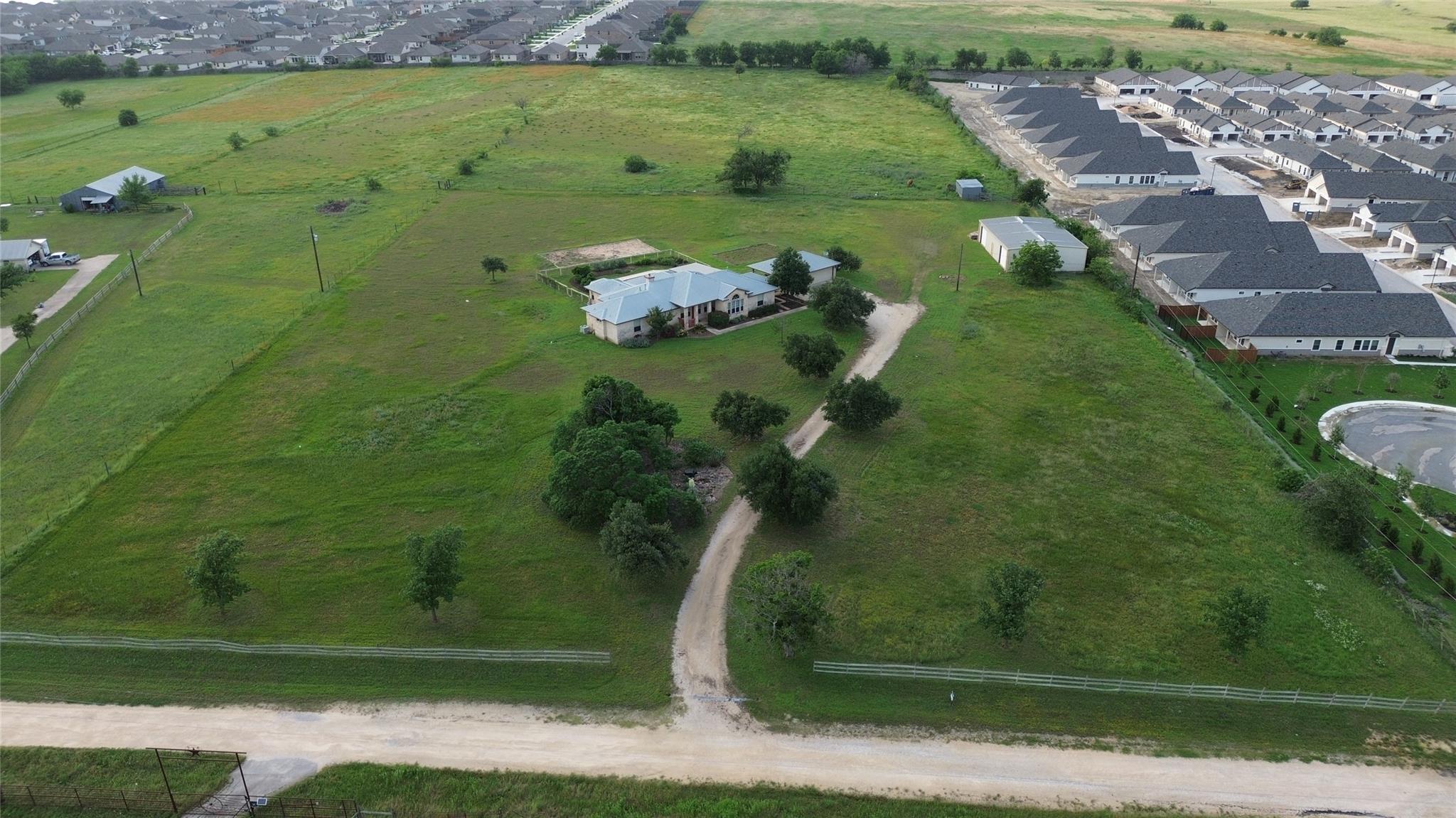 400 Hyview Ln, Hutto, TX 78634