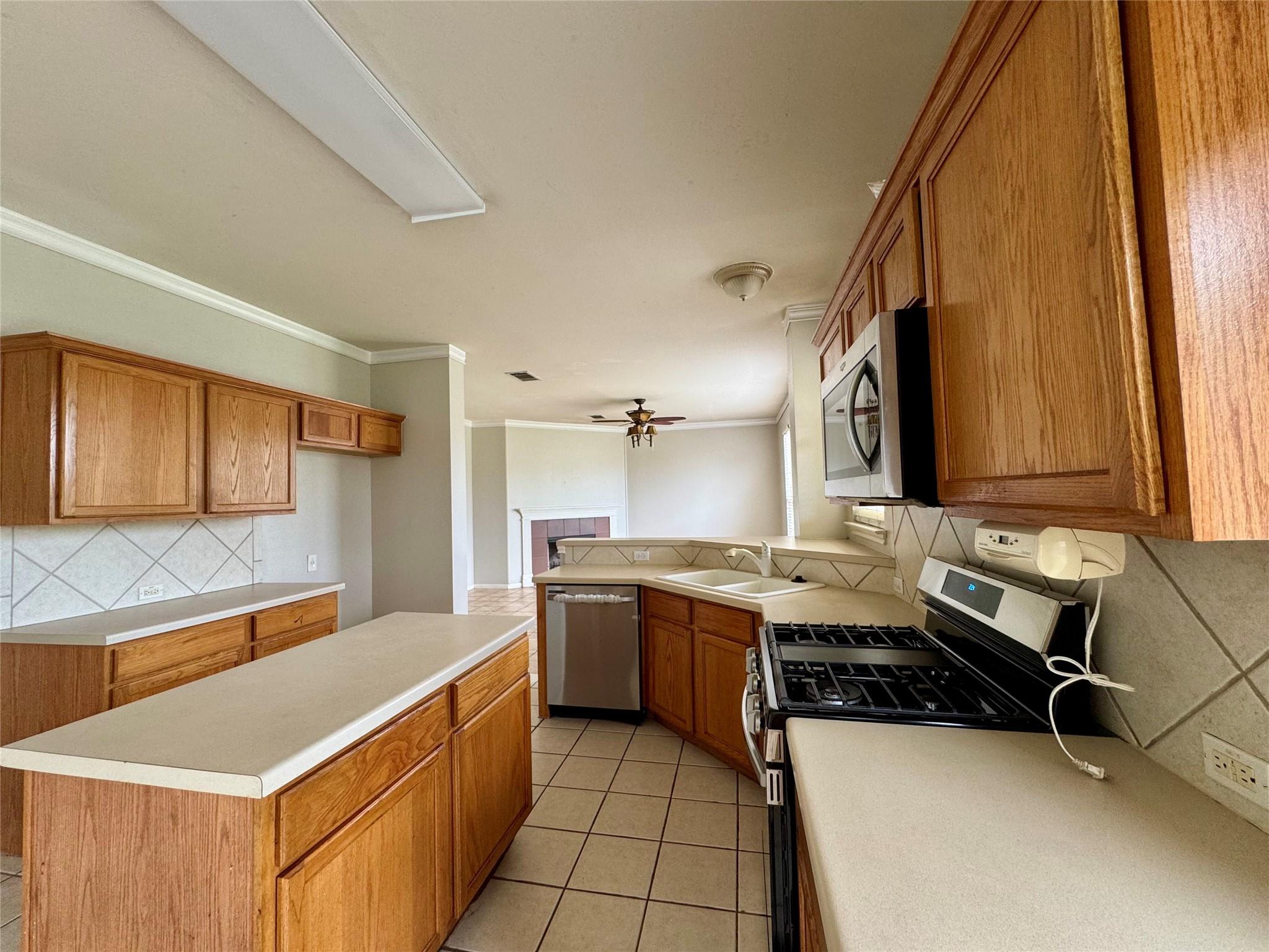 701 Ranier Ln, Round Rock, TX 78665