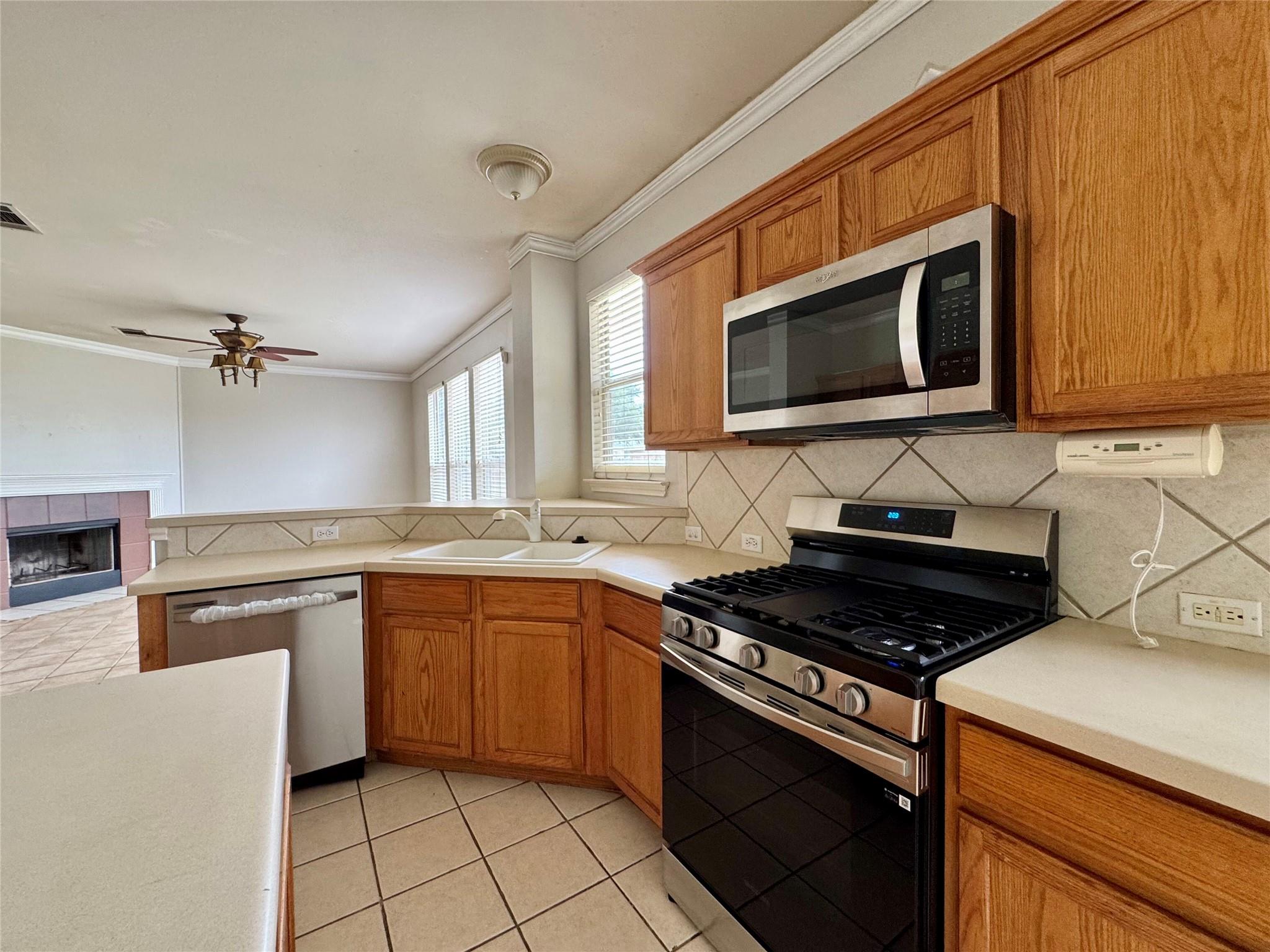 701 Ranier Ln, Round Rock, TX 78665