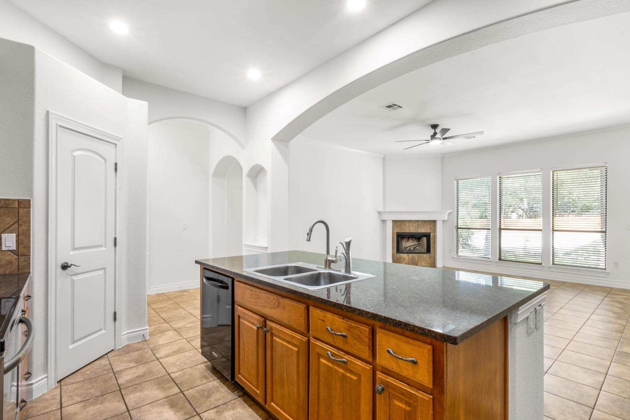 12008 Sleepy Hollow Rd, Manchaca, TX 78652