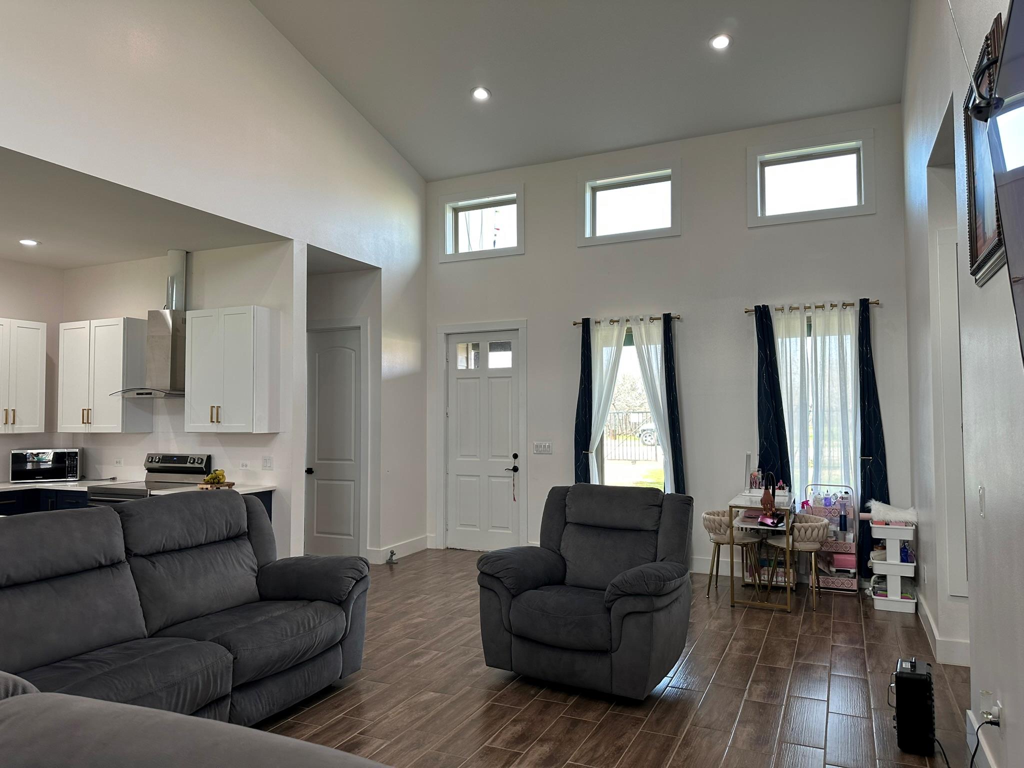 185 N Blushing Dr, Cedar Creek, TX 78612