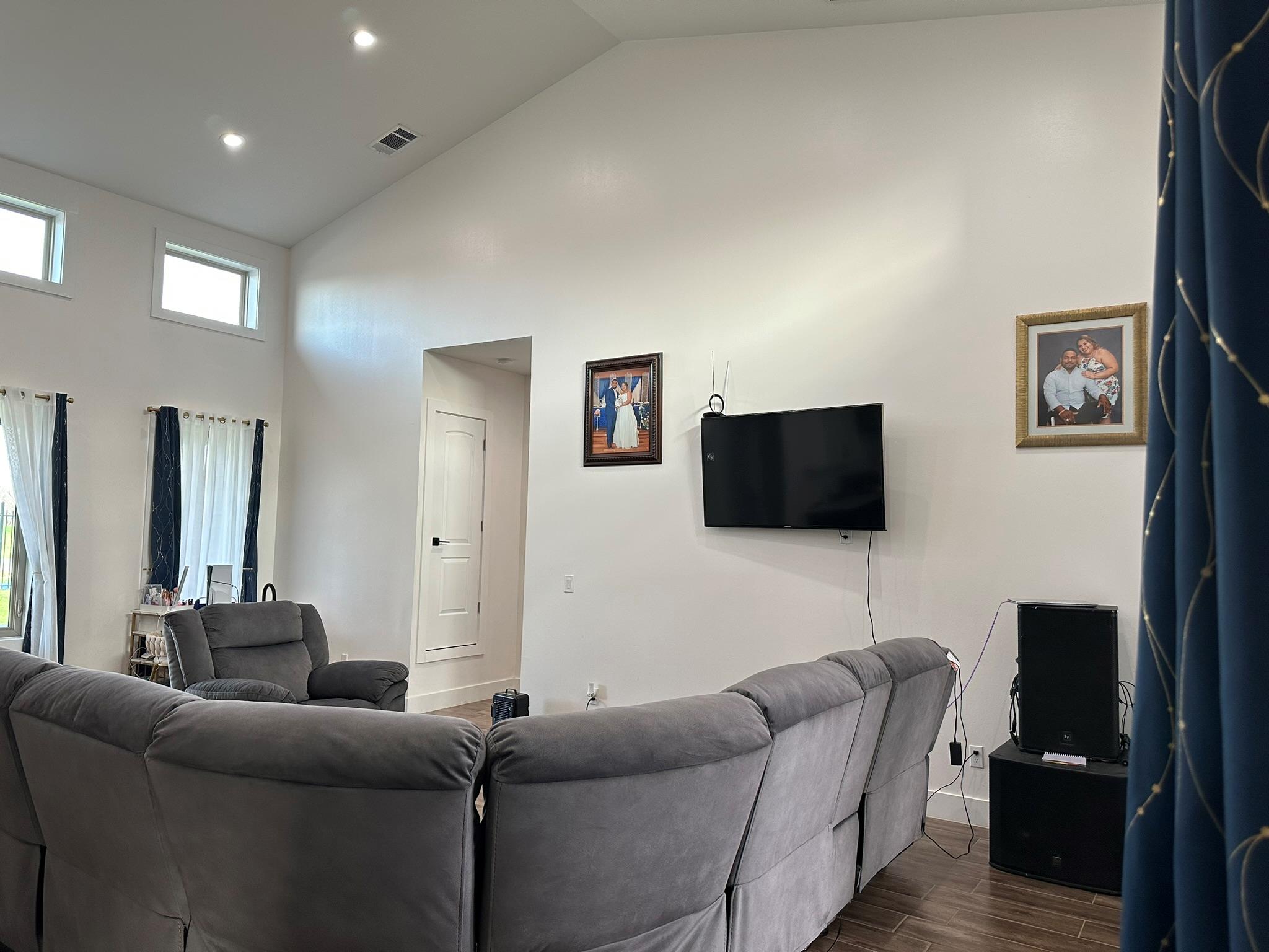 185 N Blushing Dr, Cedar Creek, TX 78612