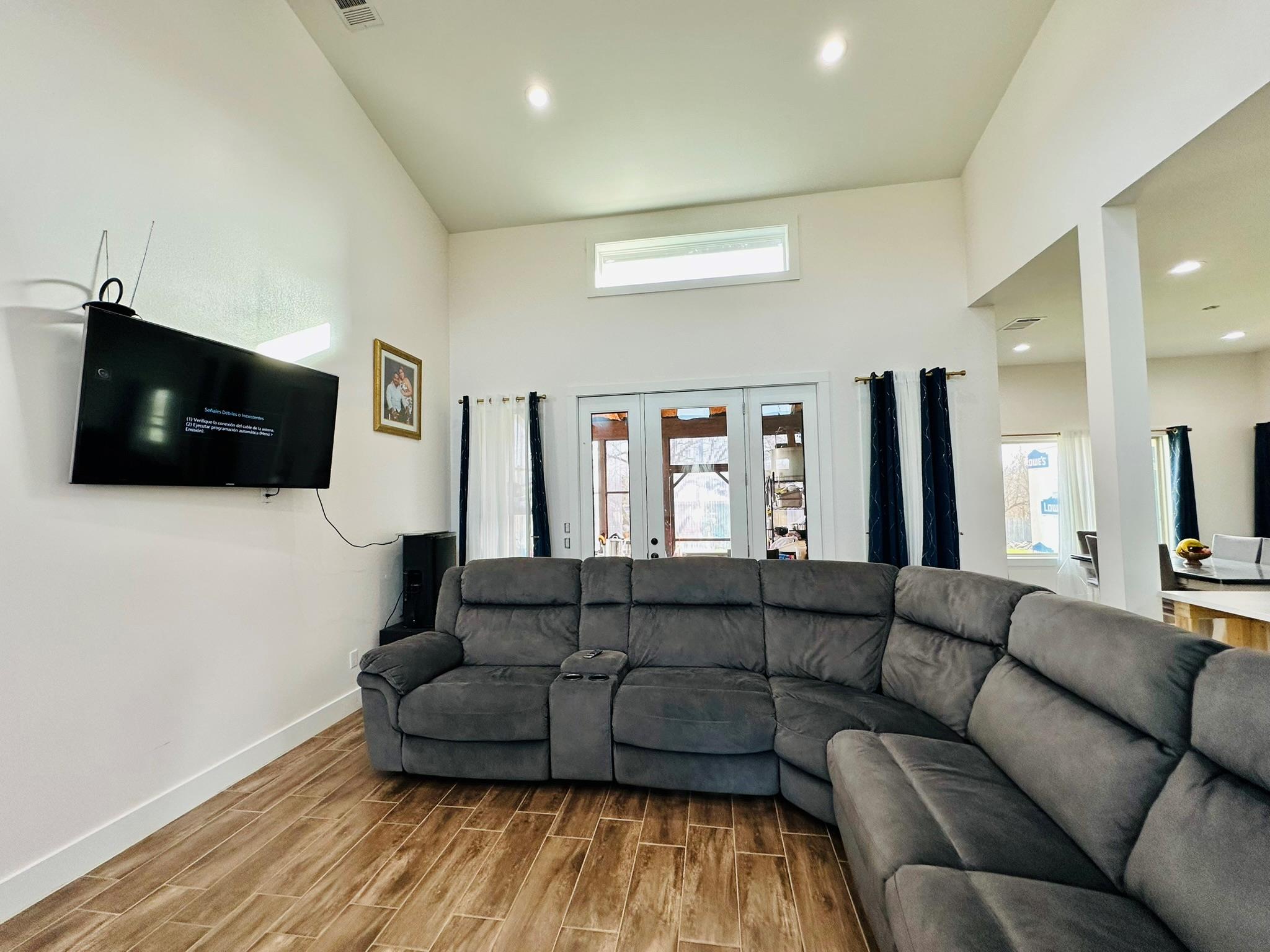 185 N Blushing Dr, Cedar Creek, TX 78612