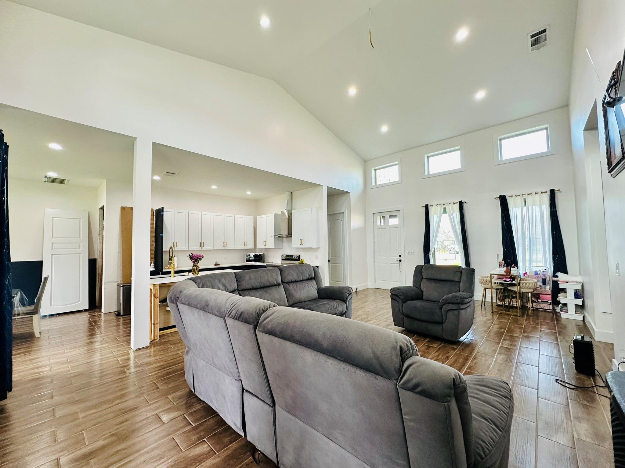 185 N Blushing Dr, Cedar Creek, TX 78612