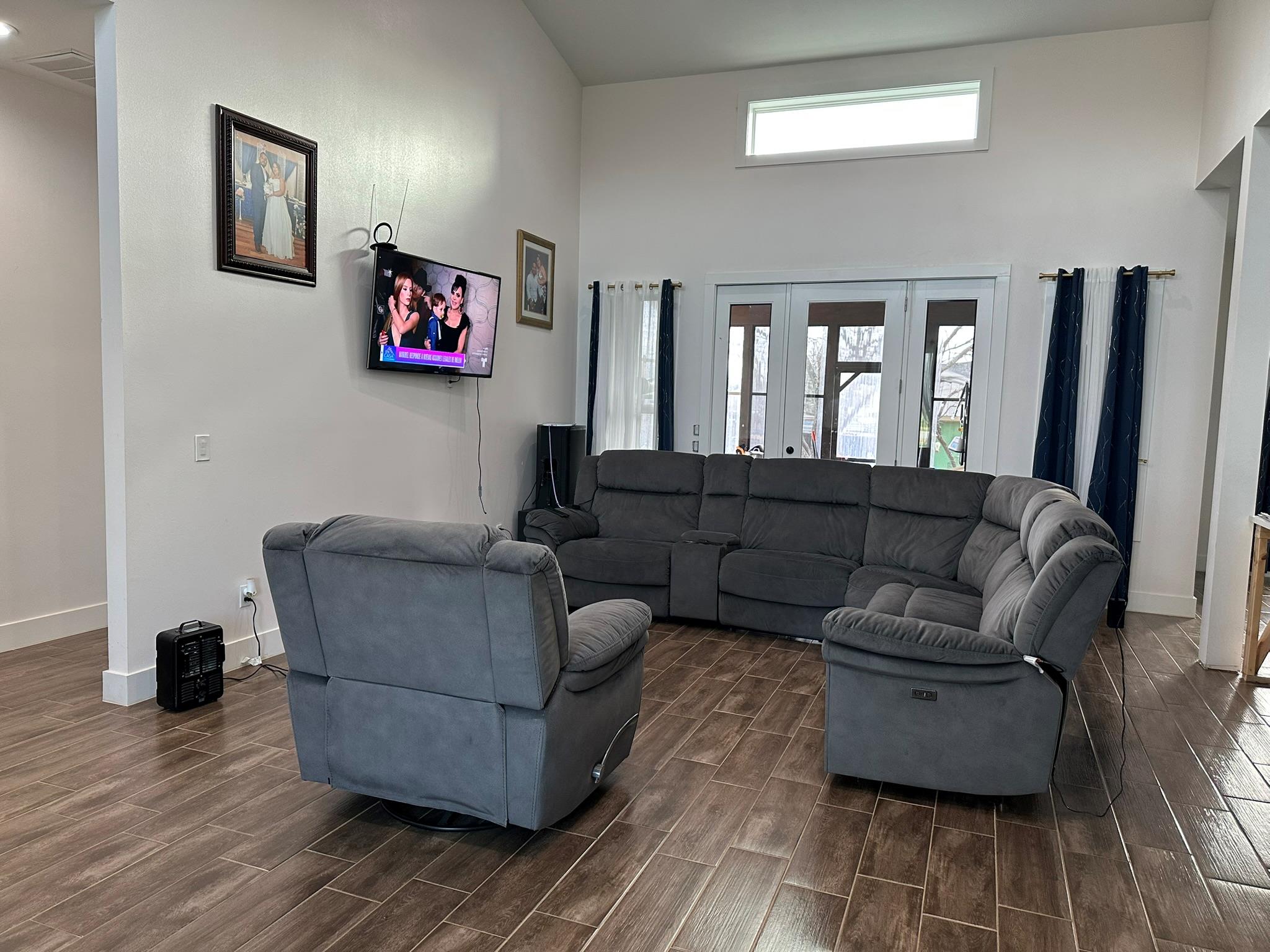 185 N Blushing Dr, Cedar Creek, TX 78612
