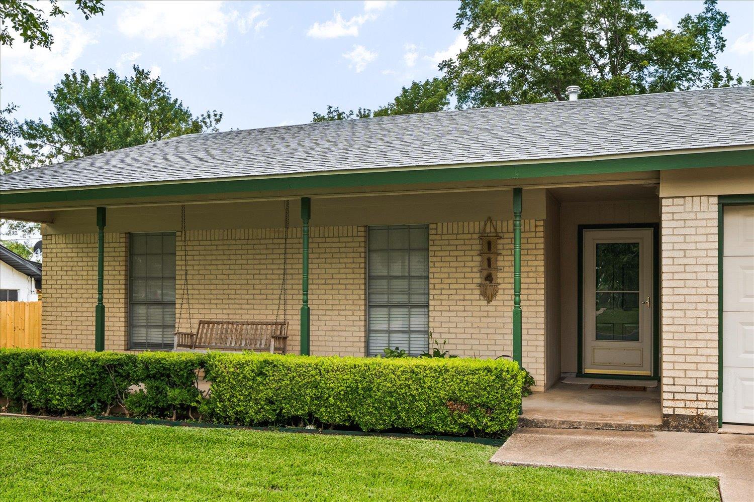 114 Pecan Dr, Elgin, TX 78621