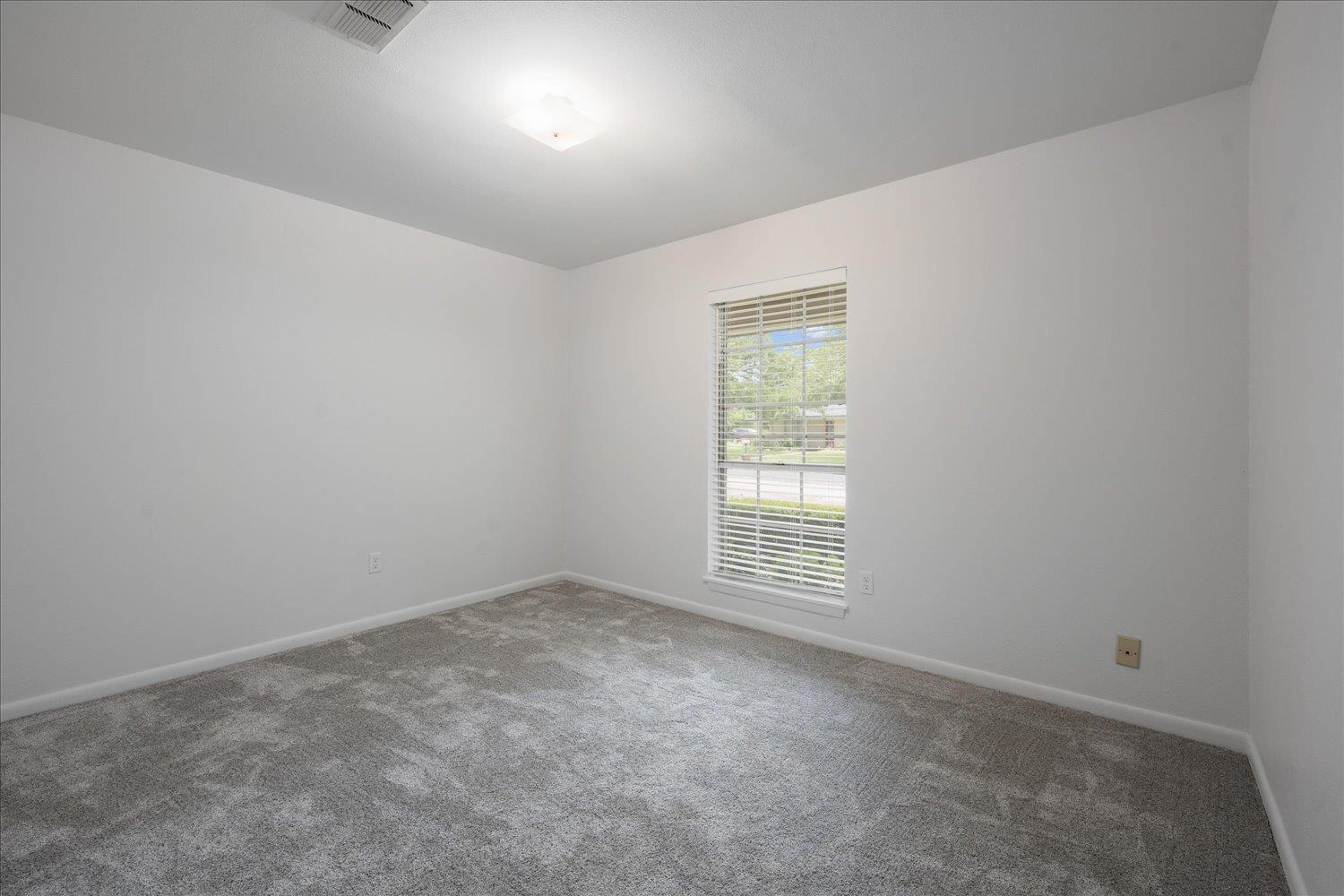 114 Pecan Dr, Elgin, TX 78621