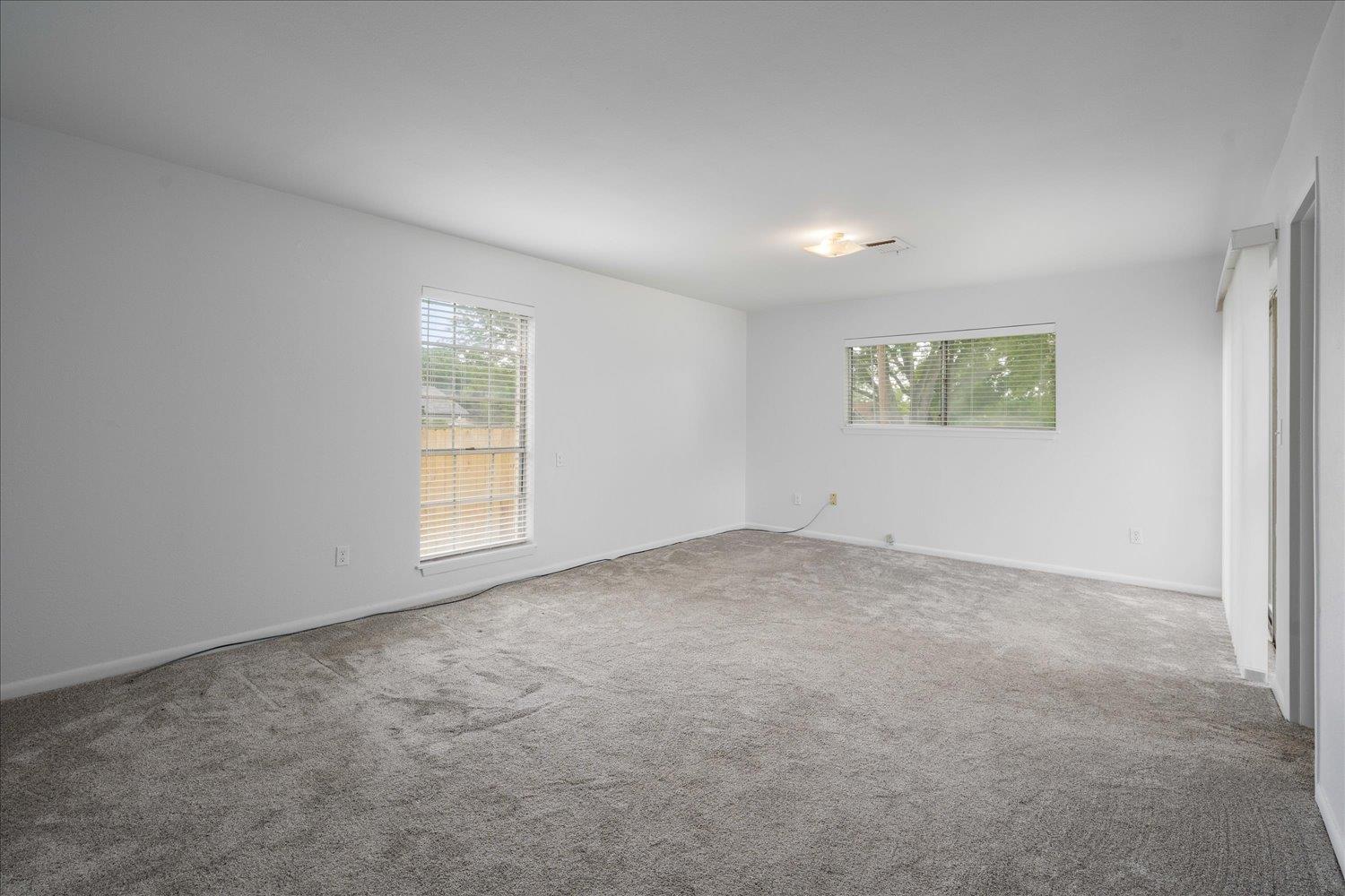 114 Pecan Dr, Elgin, TX 78621