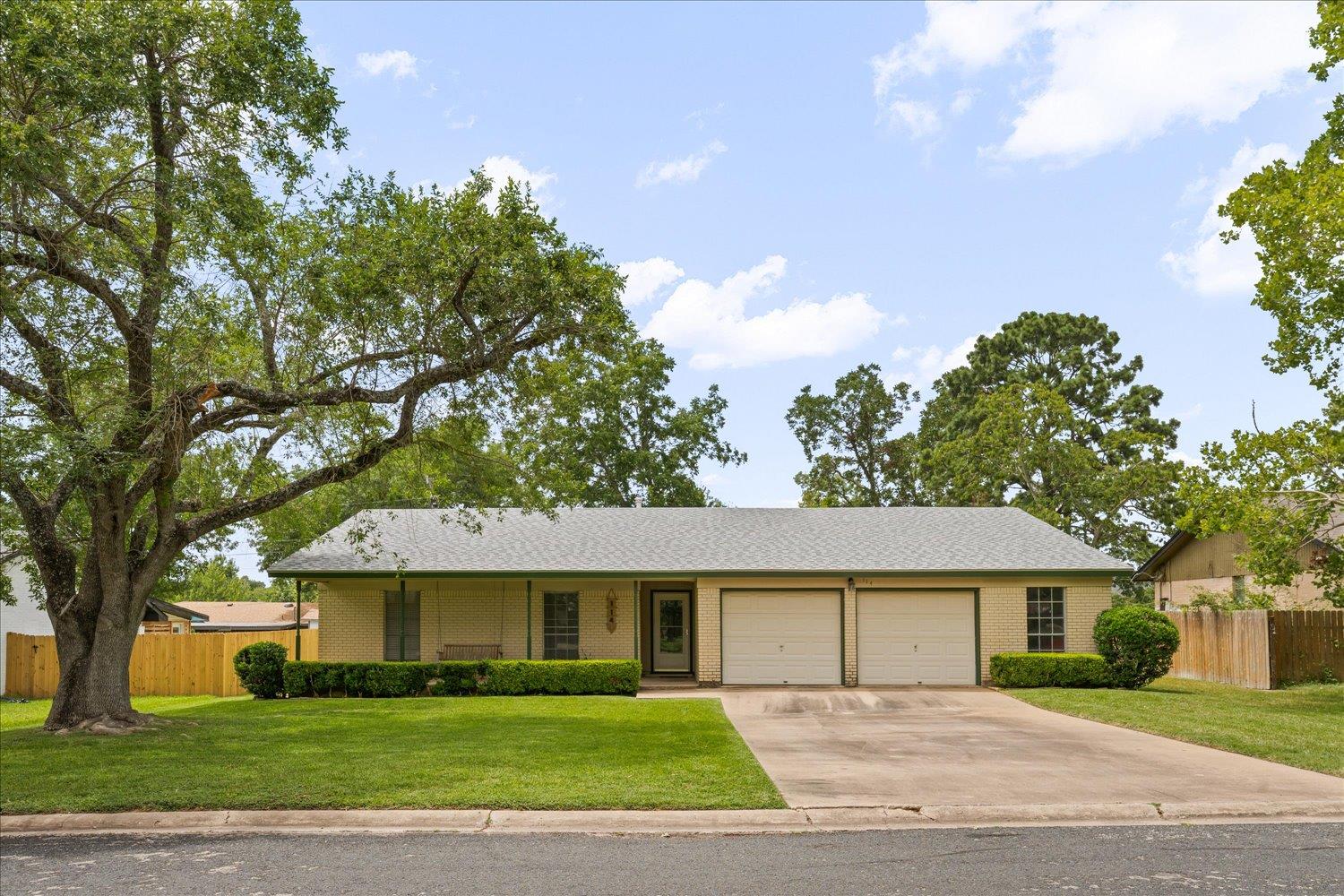 114 Pecan Dr, Elgin, TX 78621