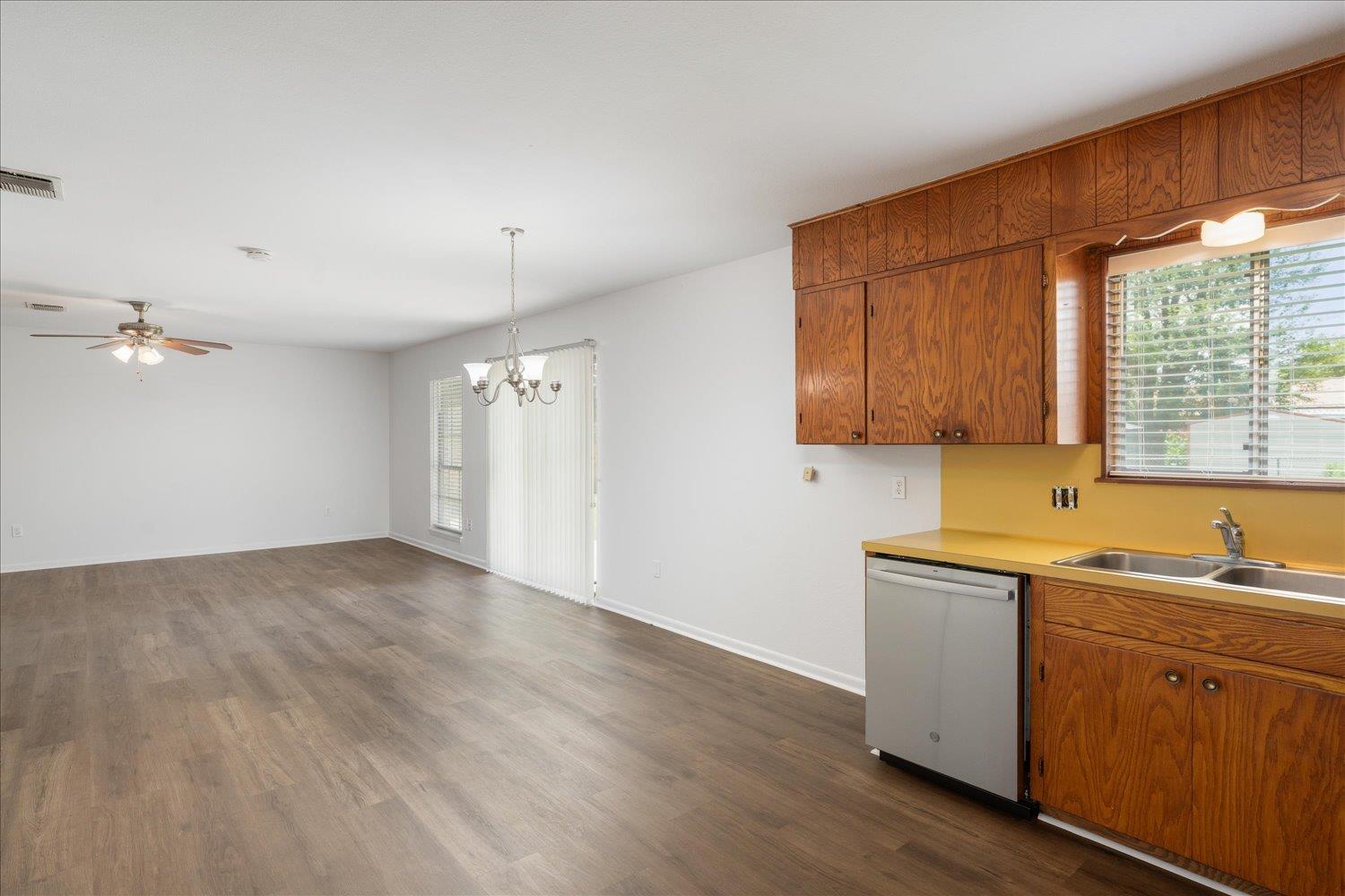 114 Pecan Dr, Elgin, TX 78621