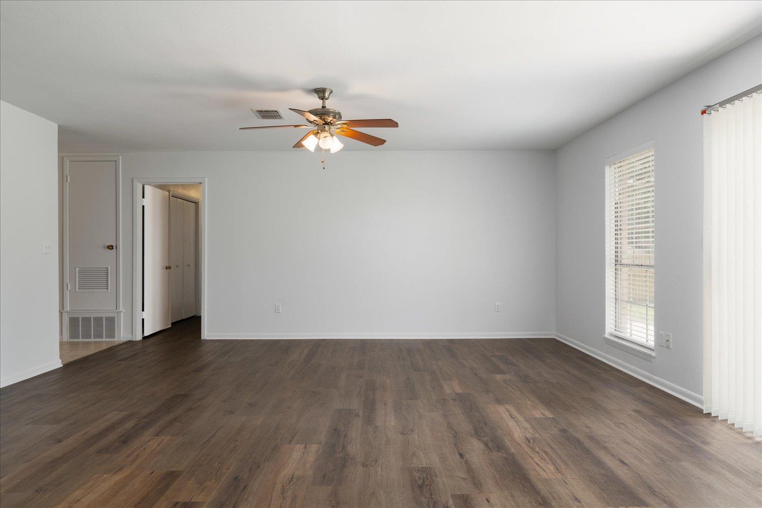 114 Pecan Dr, Elgin, TX 78621