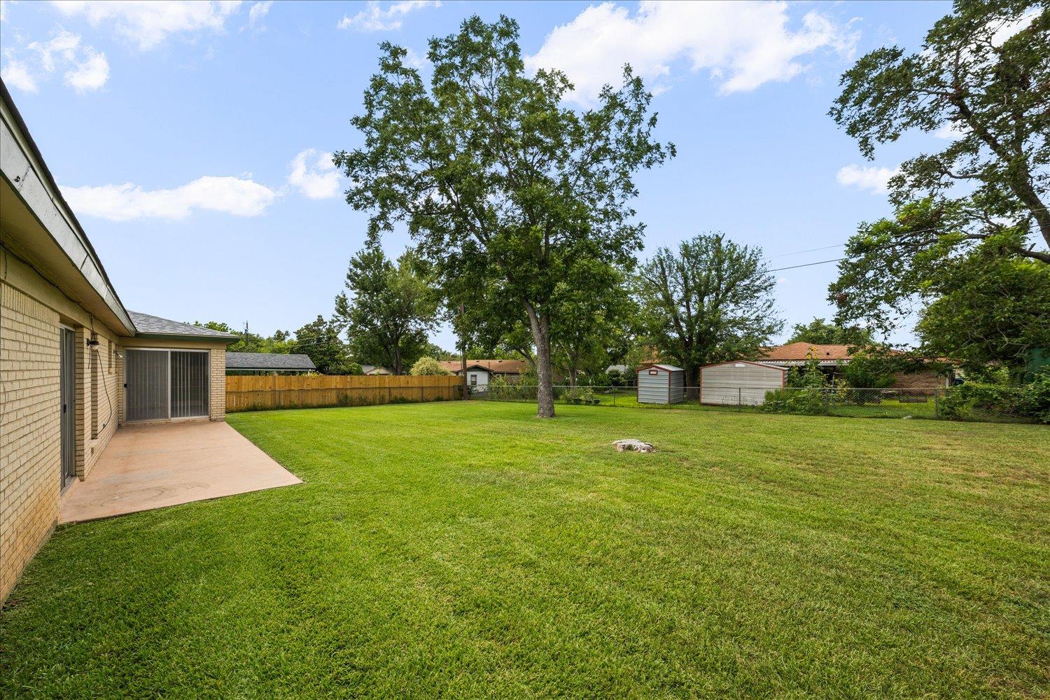 114 Pecan Dr, Elgin, TX 78621