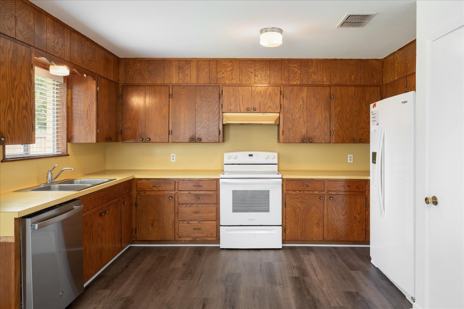 114 Pecan Dr, Elgin, TX 78621