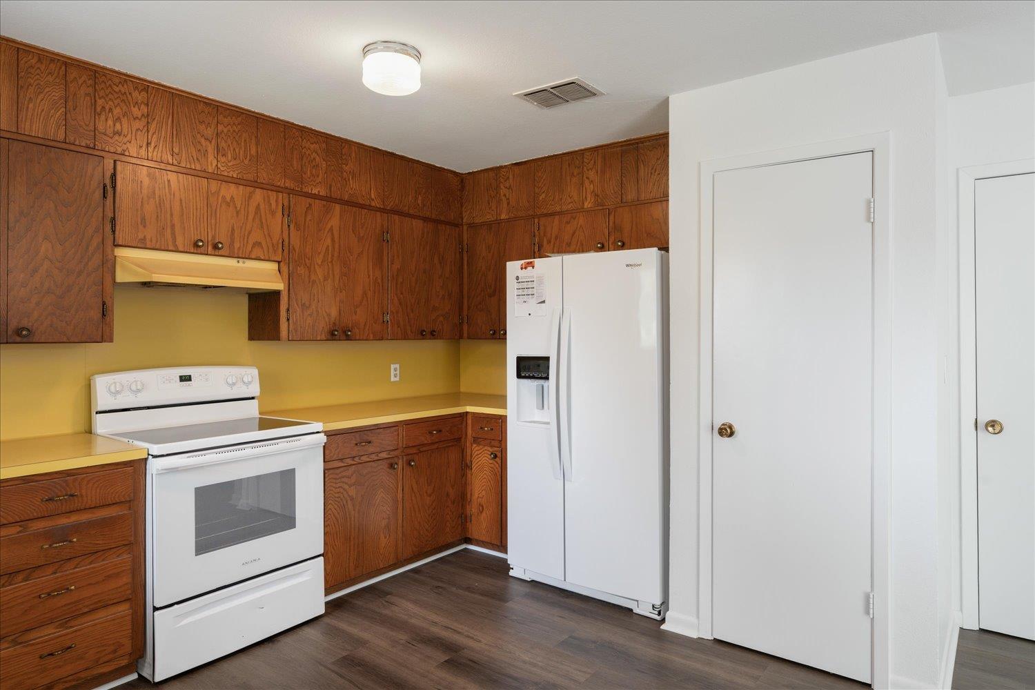 114 Pecan Dr, Elgin, TX 78621