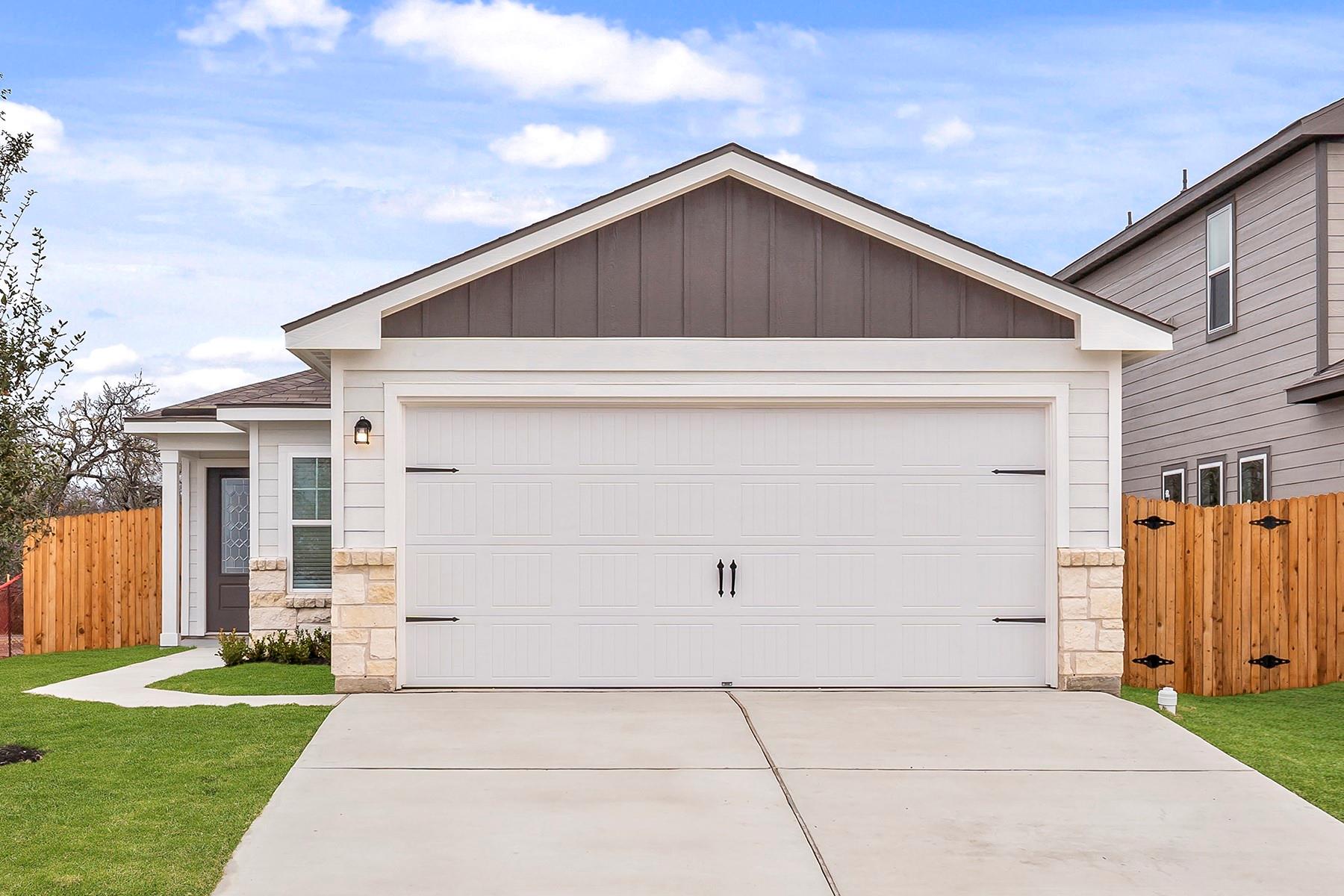 104 Paradise Canyon Dr, Jarrell, TX 76537