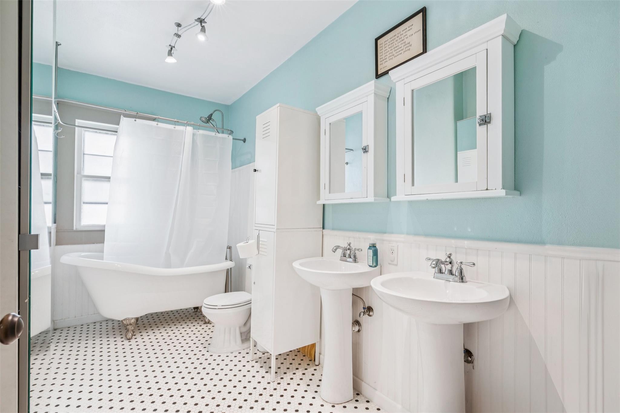 1004 Mitchell St, Gonzales, TX 78629