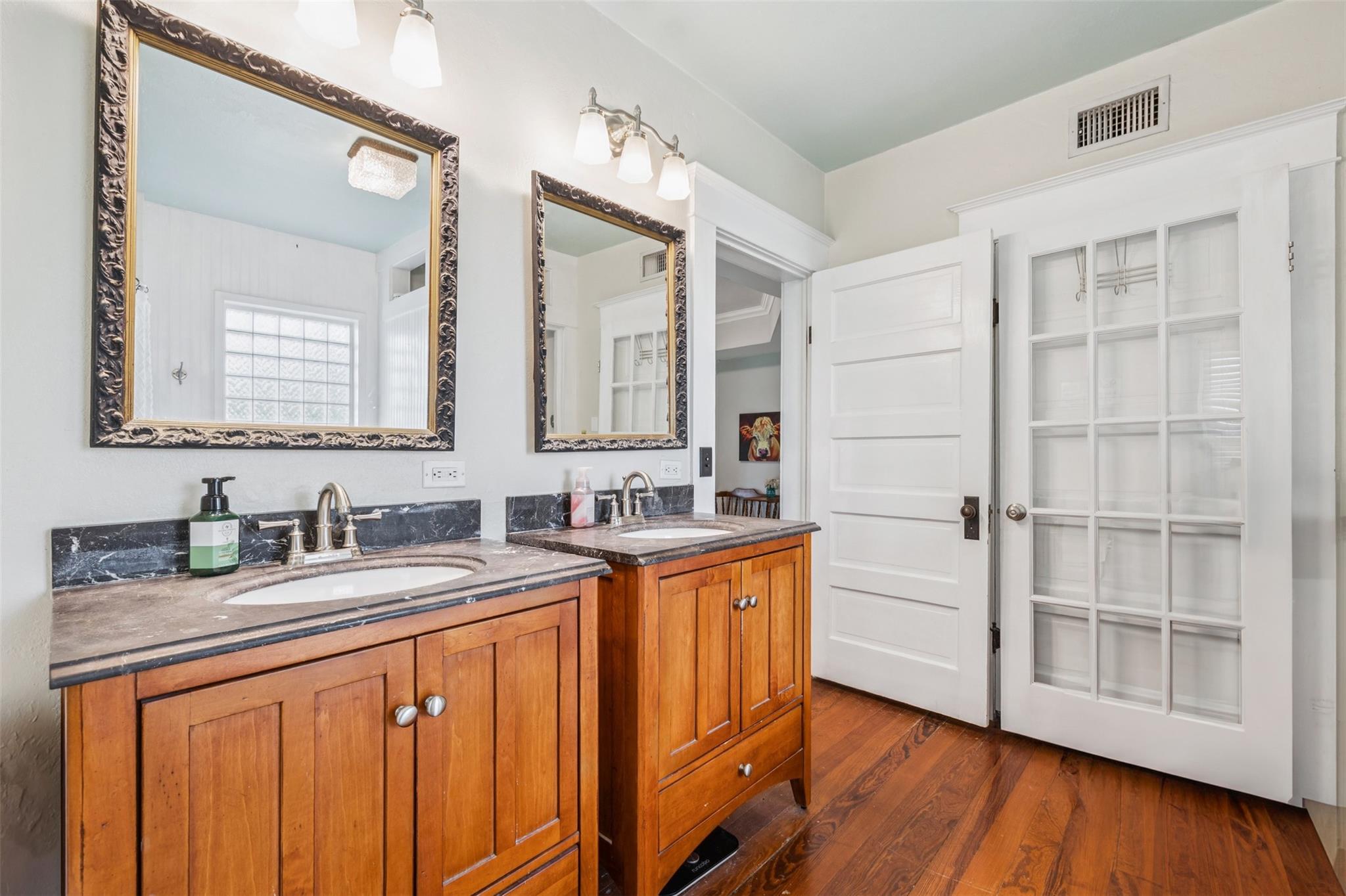 1004 Mitchell St, Gonzales, TX 78629