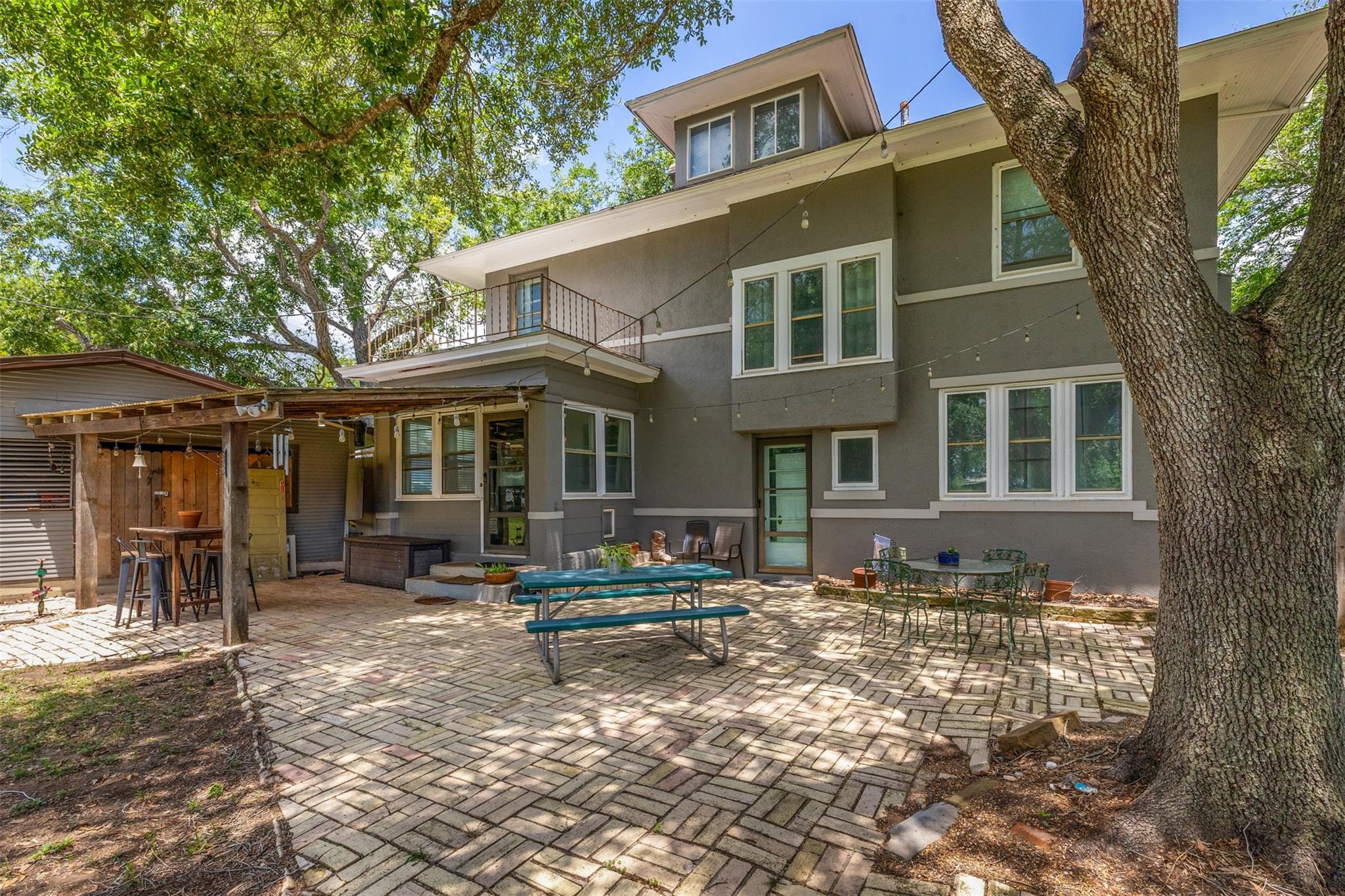 1004 Mitchell St, Gonzales, TX 78629