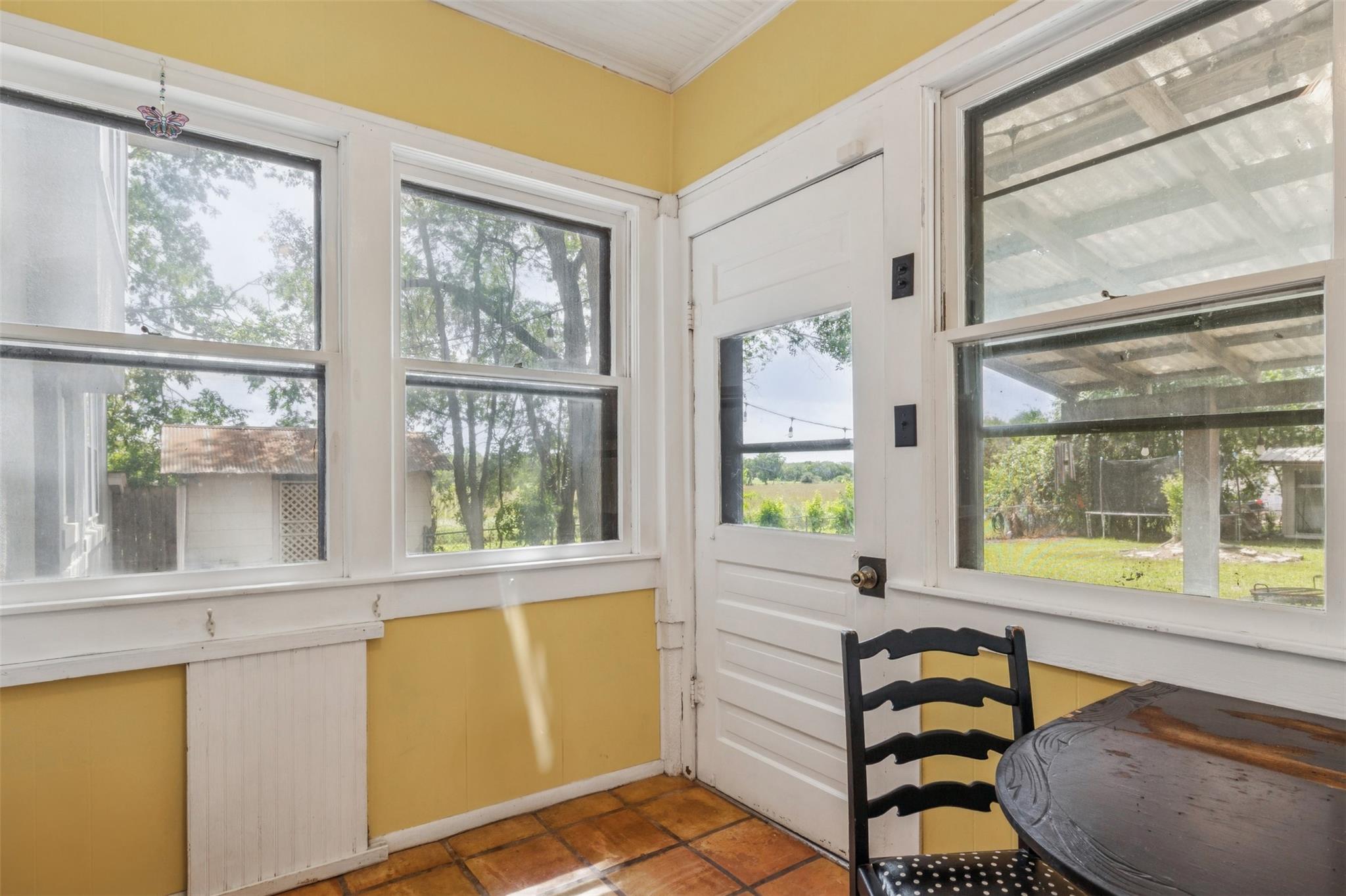 1004 Mitchell St, Gonzales, TX 78629