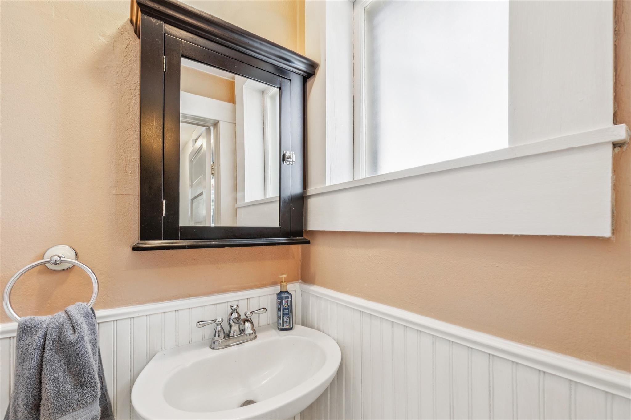 1004 Mitchell St, Gonzales, TX 78629