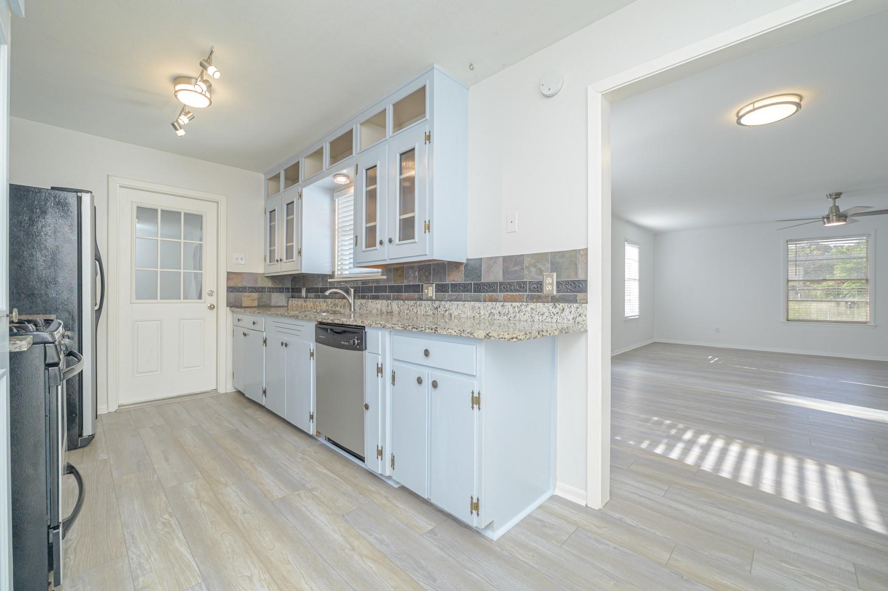 1904 Cochran Ln, Rockport, TX 78382