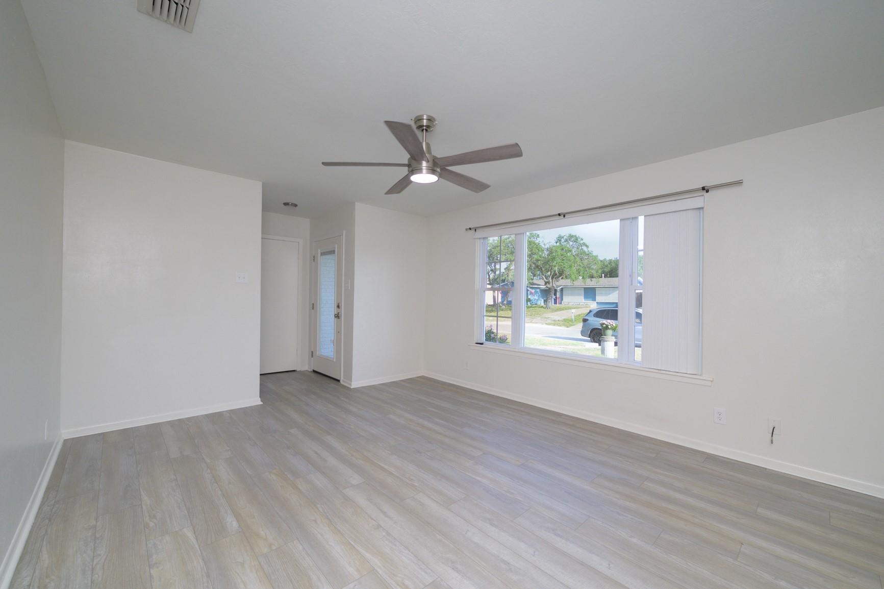 1904 Cochran Ln, Rockport, TX 78382