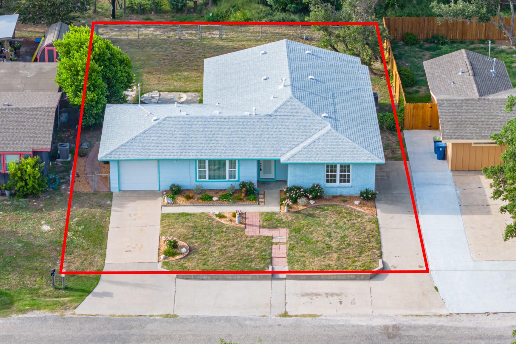 1904 Cochran Ln, Rockport, TX 78382