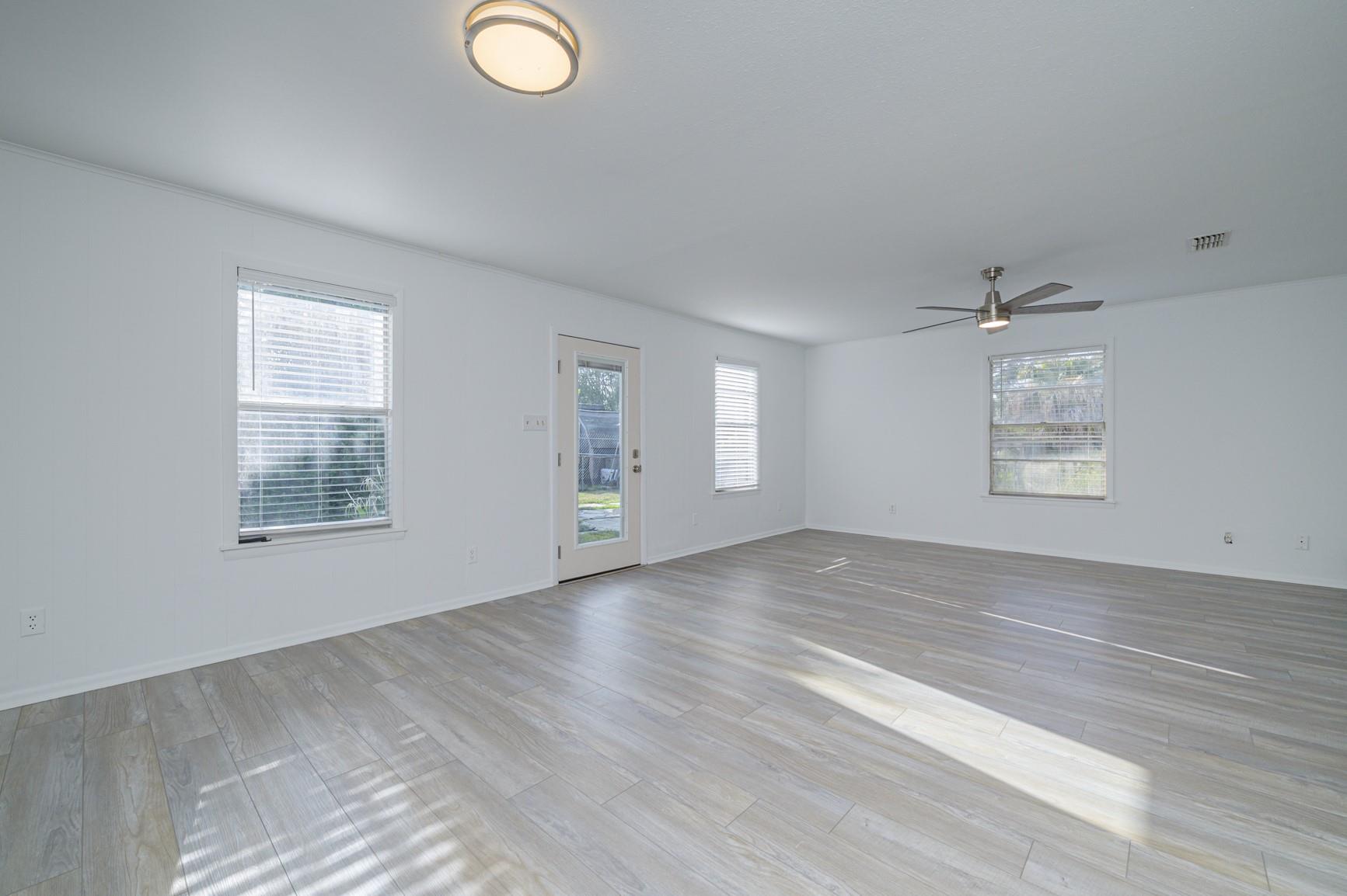 1904 Cochran Ln, Rockport, TX 78382