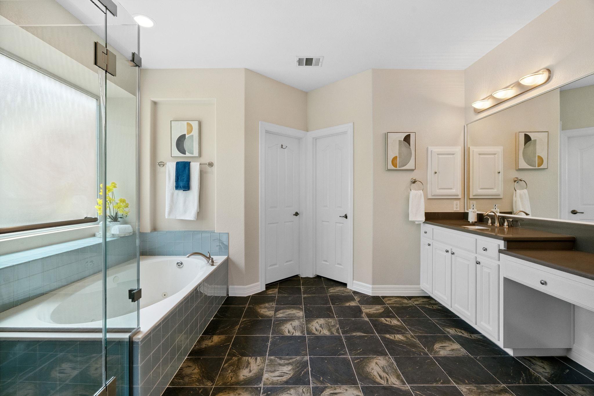 7204 Covered Bridge Dr, Austin, TX 78736